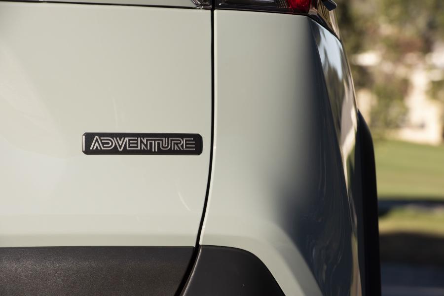Детали экстерьера Toyota RAV4 Adventure 2018 года  (NA) (фото 65 из 196)